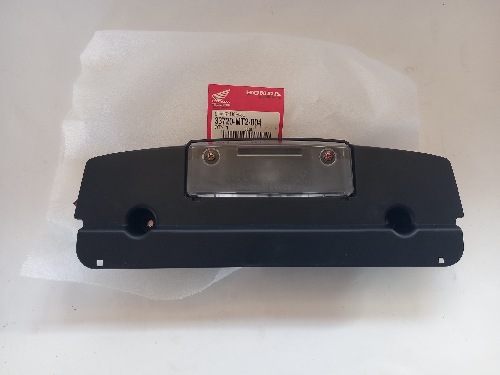 Picture of Honda  LIGHT ASSY.,LICEN  33720-MT2-004